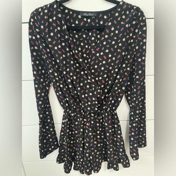 Honey Punch black floral short dress with long flair bell sleeves. Size XS - Picture 4 of 4